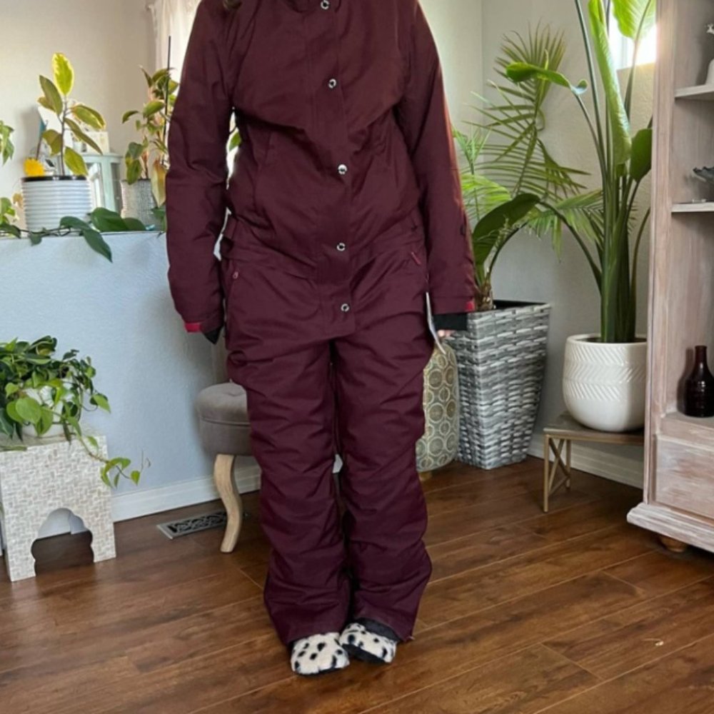 Blue Magic Snowboarding Ski Snowsuit NEW Women’s Large